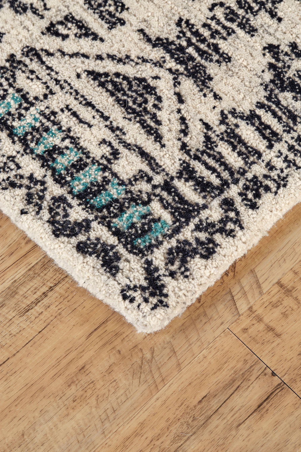 Arazad Tufted Tribal Pattern Rug