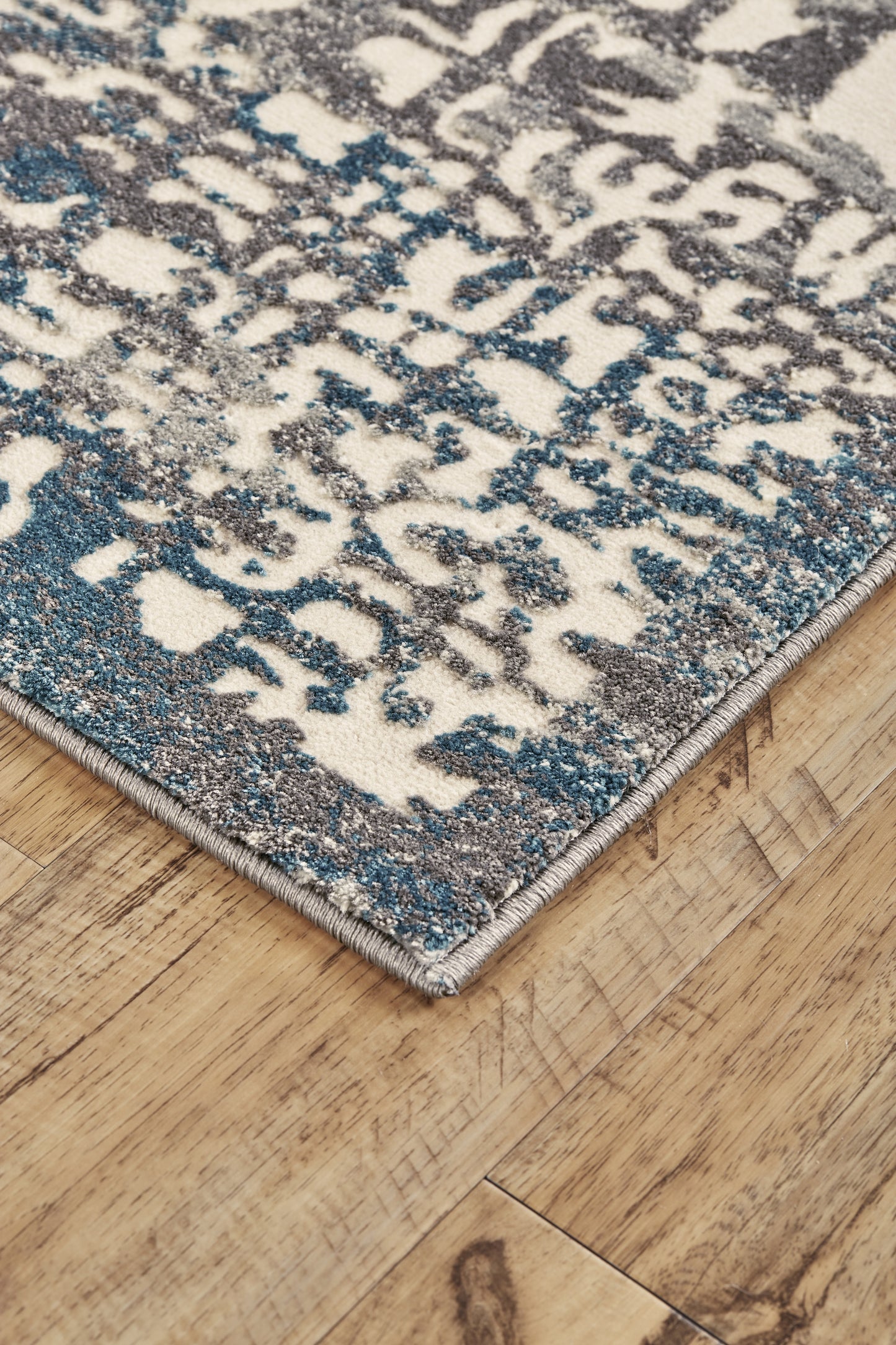 Akhari Textured Abstract Rug