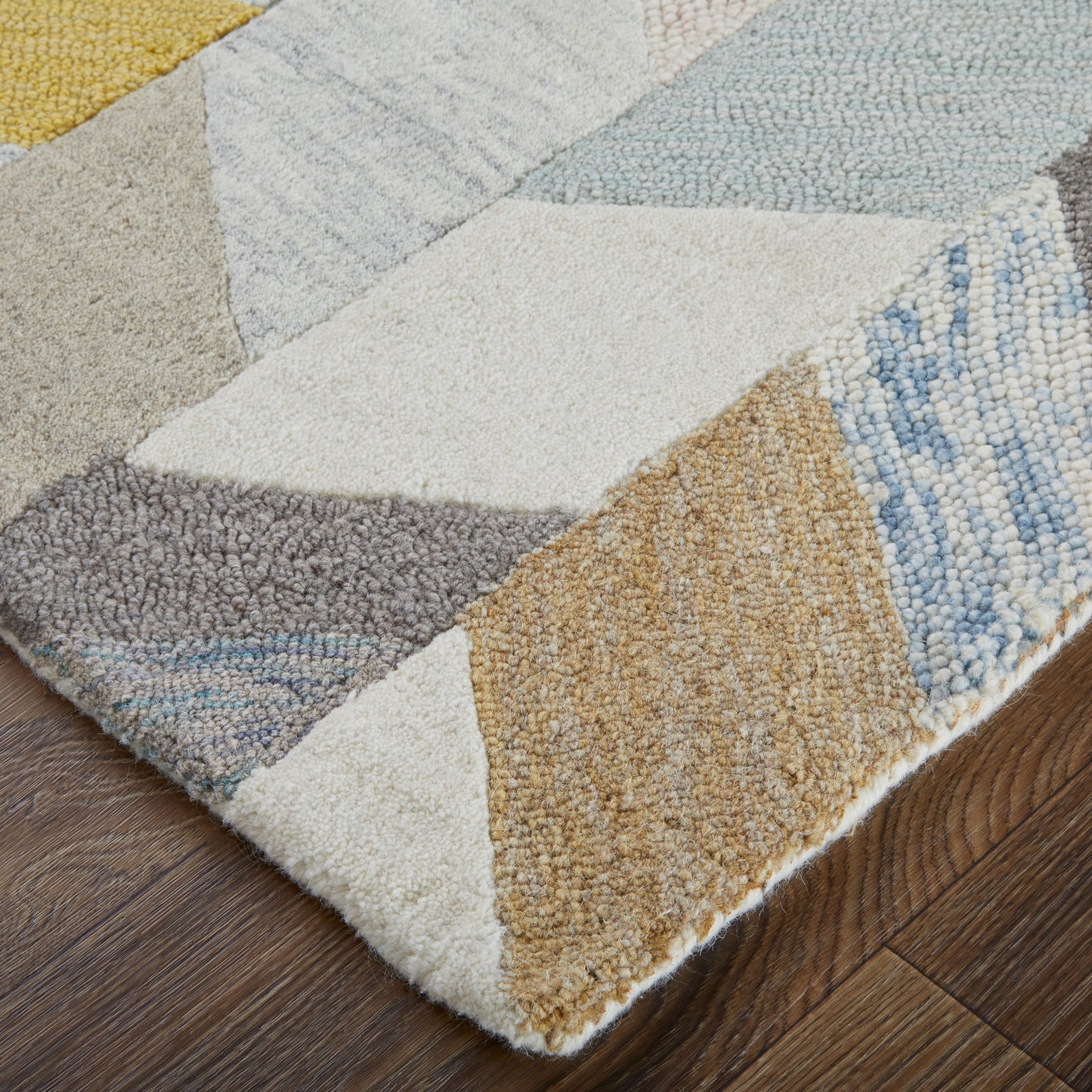 Arazad Graphic Chevron Tufted Rug